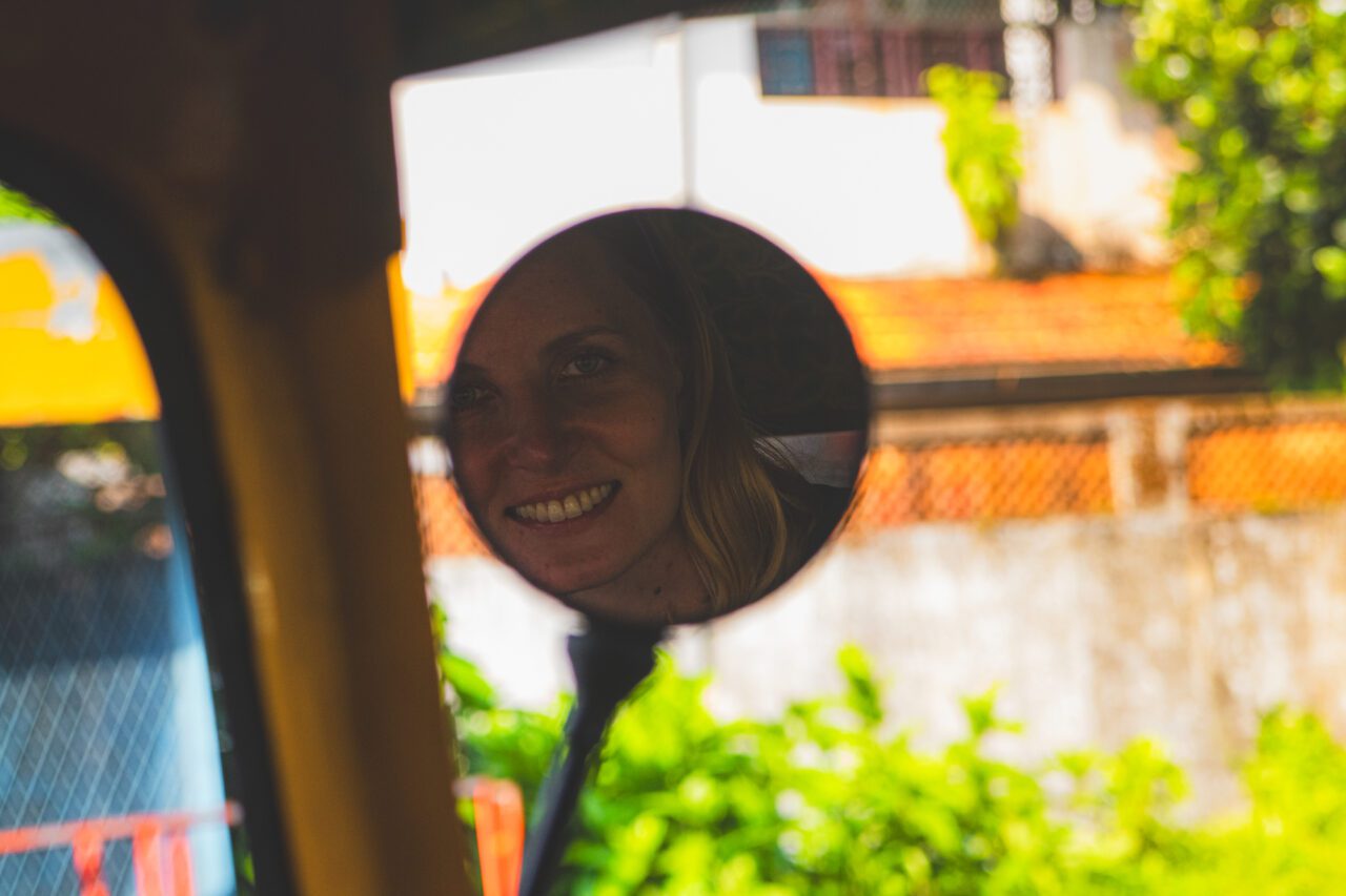 A smile in the mirror - that’s the daily rhythm of getting around Kochi