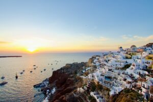 Santorini bez tłumów: kiedy jechać, co zobaczyć, gdzie spać