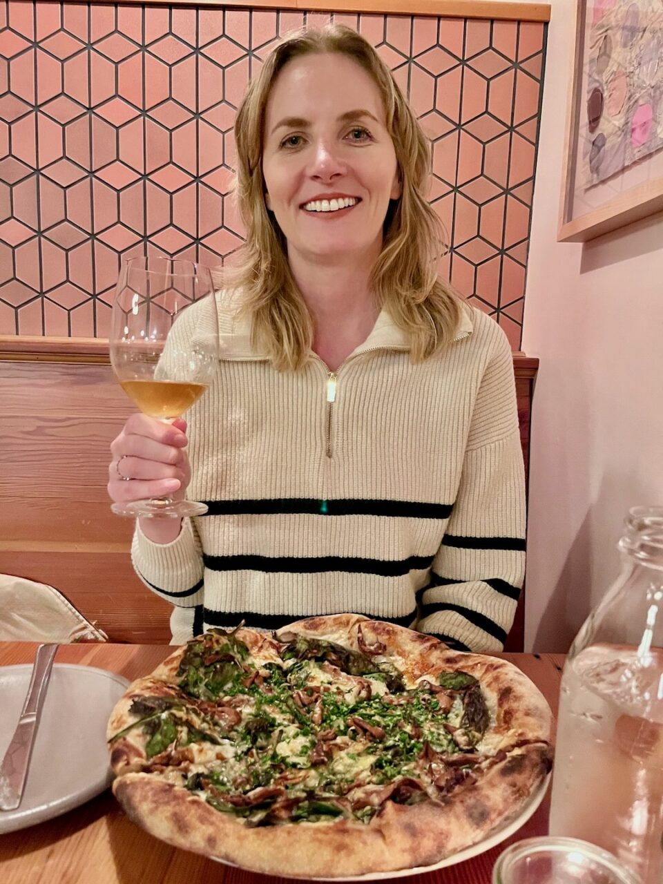 Przepyszna pizza z niezwykłymi dodatkami to znak rozpoznawczy Lovely's Fifty Fifty