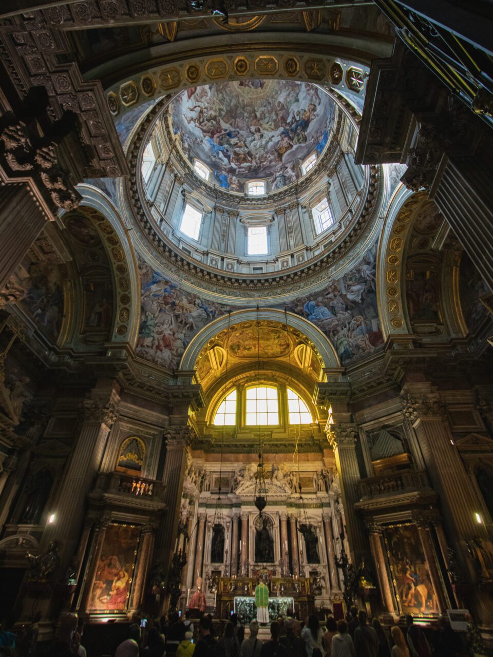 Duomo di Napoli - złoto, światło i kopuła, która robi wrażenie