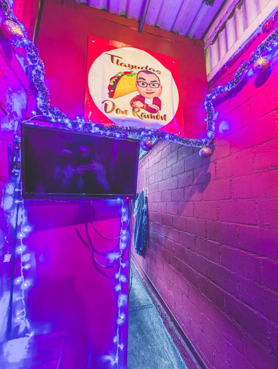 Tlayudas Don Ramón in Oaxaca – a narrow establishment squeezed between two buildings, about a meter wide.