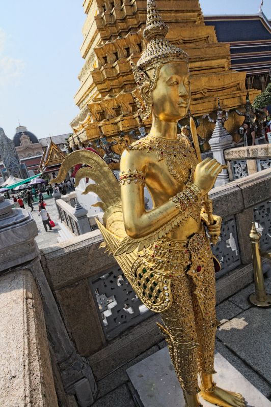 Mityczne bóstwo w Wat Phra Kaew, Bangkok, Tajlandia