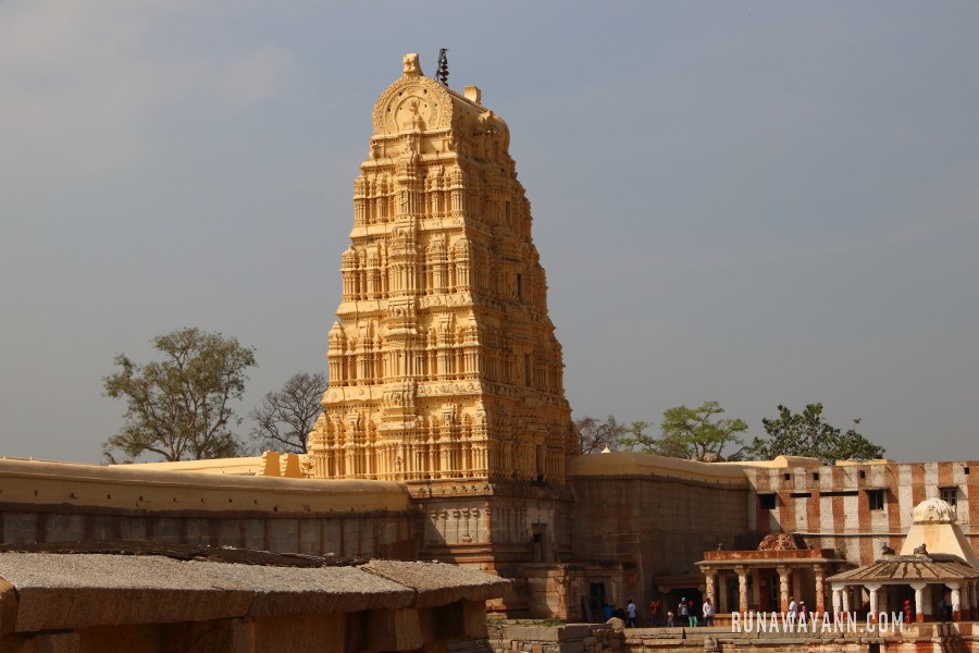 Kompleks świątynny i targowy Virupaksha, Hampi, Karnataka, Indie