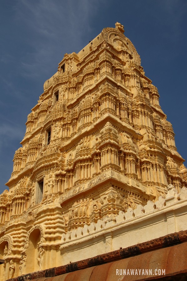 Kompleks świątynny i targowy Virupaksha, Hampi, Karnataka, Indie