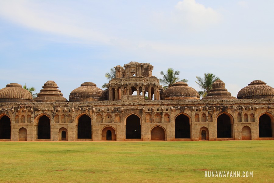 Lotus Mahal i Stajnie Słoni, Hampi, Karnataka, Indie