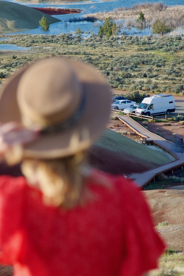 Painted Hills oferują różnorodne szlaki dla miłośników pieszych wędrówek