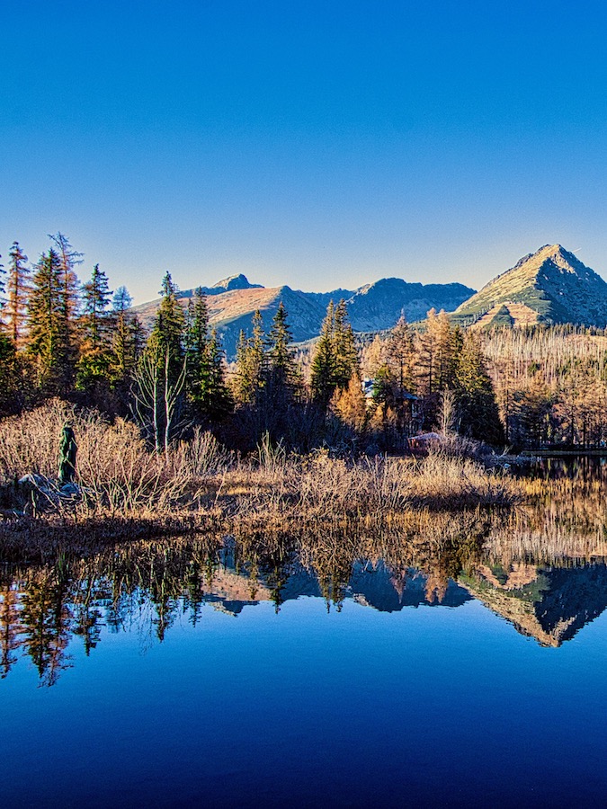 Štrbské Pleso jest jednym z najbardziej malowniczych jezior Tatr Wysokich na Słowacji