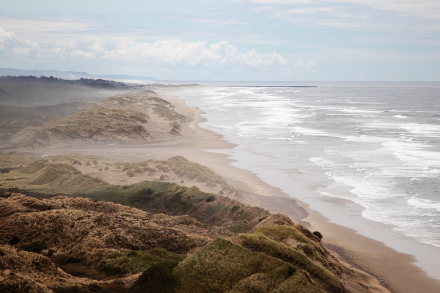Oregon Dunes National Recreation Area: Przygoda na Wydmach i Bezkresna Plaża
