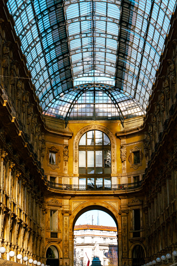 Galeria Wiktora Emanuela II w Mediolanie jest jednym z najstarszych centrów handlowych na świecie