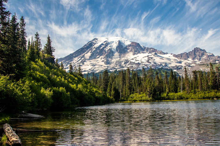 Malownicze jeziora to wizytówka Parku Narodowego  Mount Rainier w Waszyngtonie