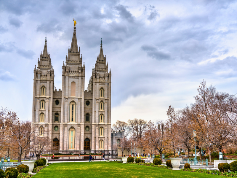 Imponująca Świątynia Salt Lake to jedna z najważniejszych atrakcji w Salt Lake City