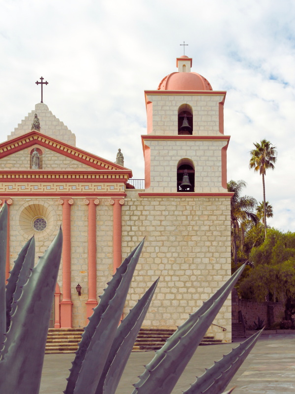 W Santa Barbara nie można pominąć wizyty w zabytkowej Misji Santa Barbara