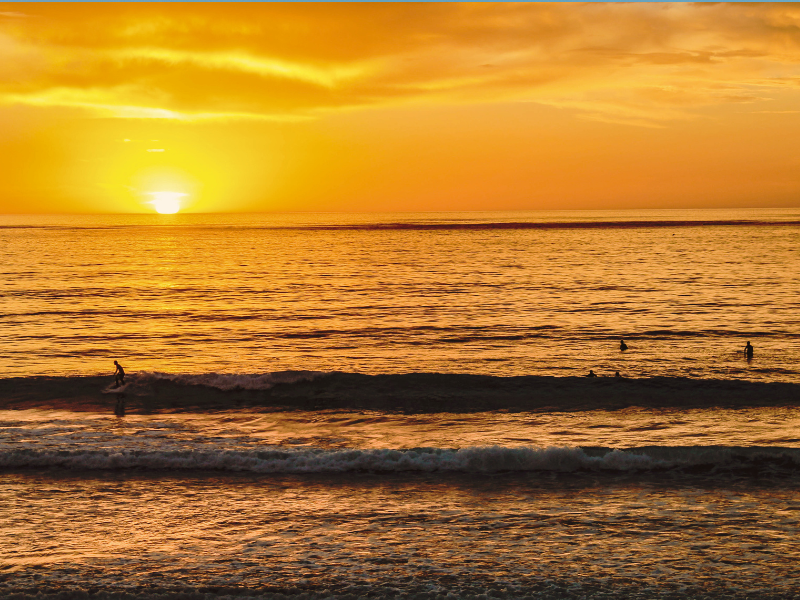 Zachody słońca nad oceanem w Kalifornii należą do najpiękniejszych na świecie