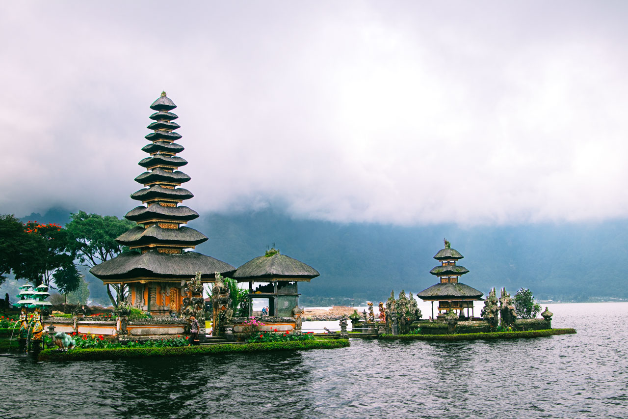 Żadna podróż na Bali nie byłaby kompletna bez wizyty w Pura Ulun Danu Bratan