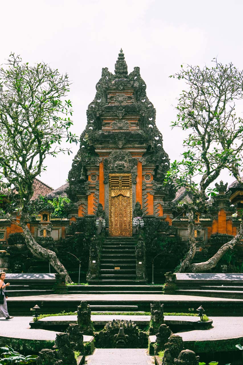 Co robić w Ubud? Zobaczyć klimatyczną świątynię Pura Taman Saraswati