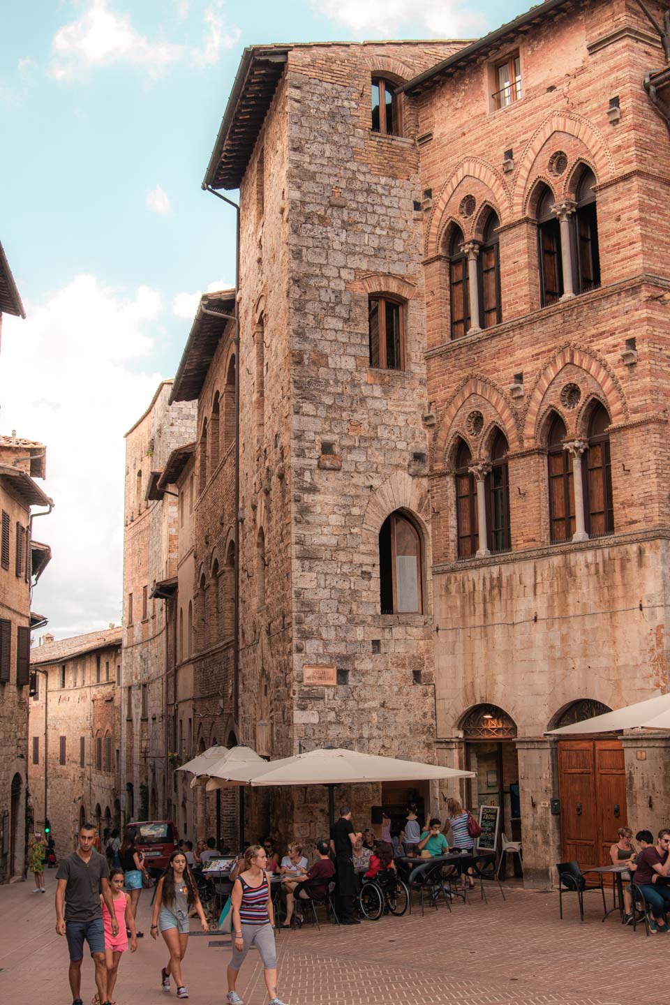 Piazza della Cisterna, San Gimignano