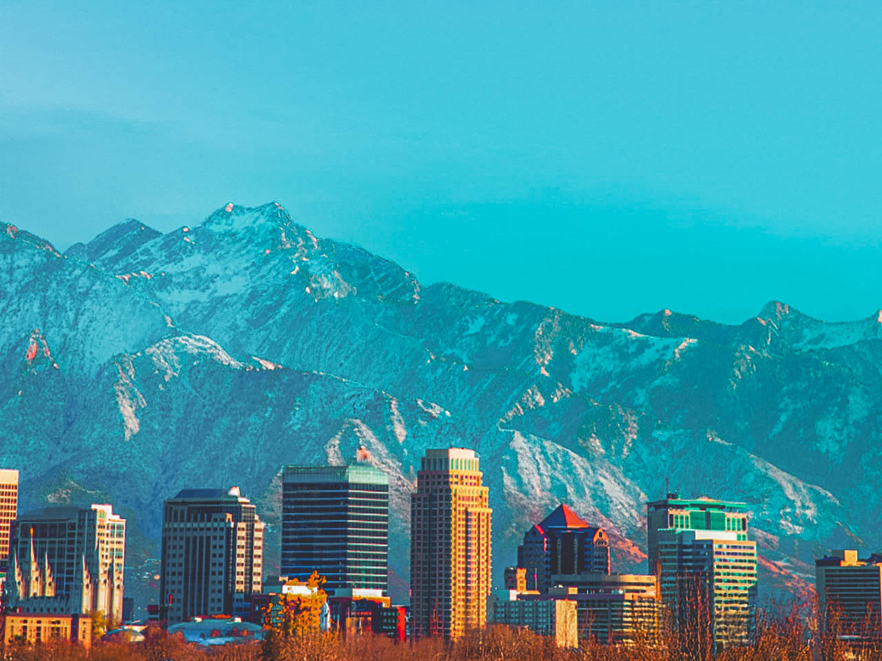 The charming Salt Lake City captivates with its majestic mountains