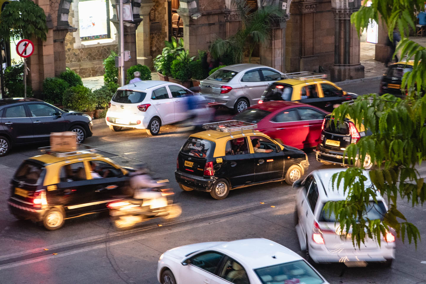 Streets of Mumbai at night