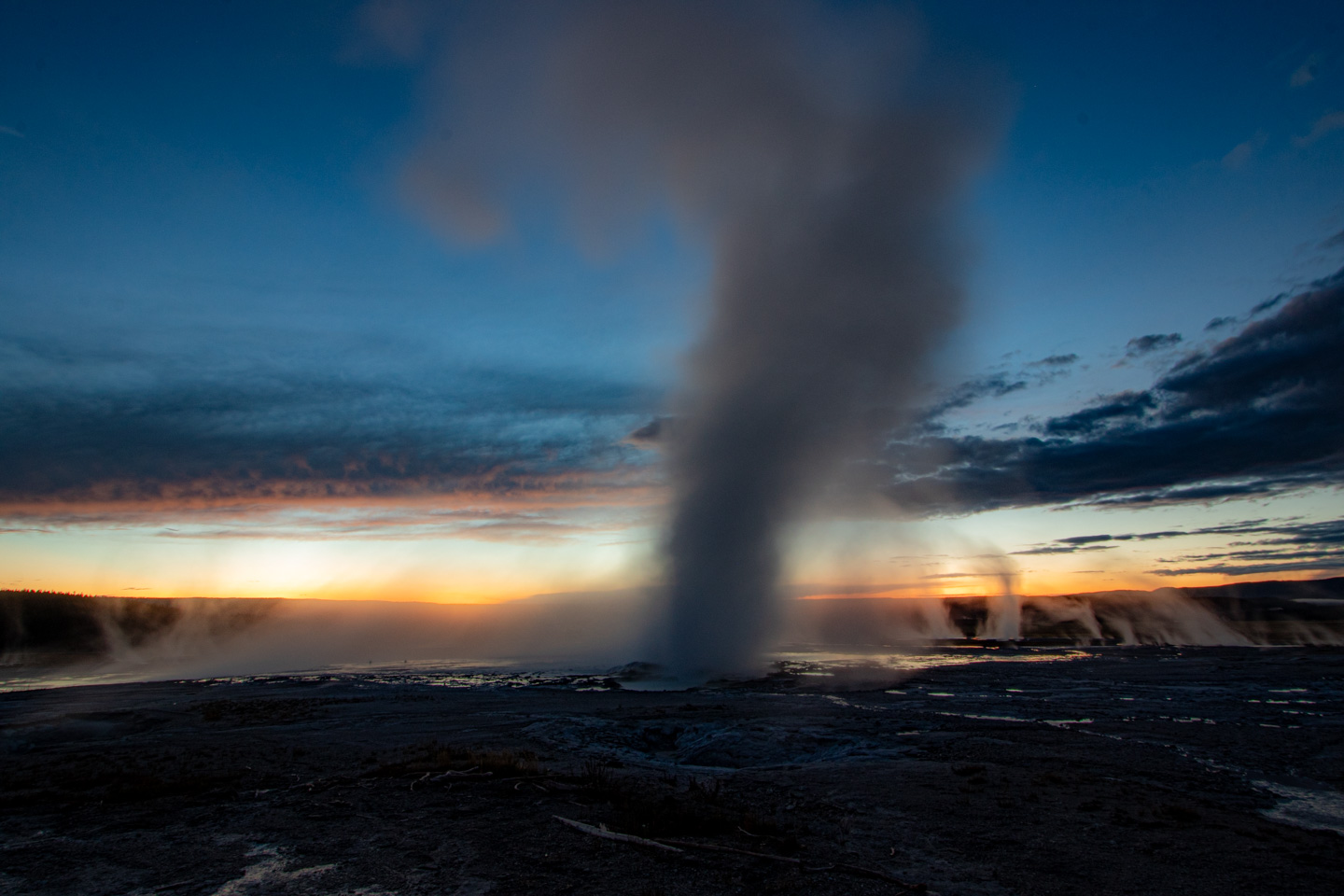 7. Lower Geyser Basin - tańcząca woda, sycząca ziemia i bulgoczące błoto