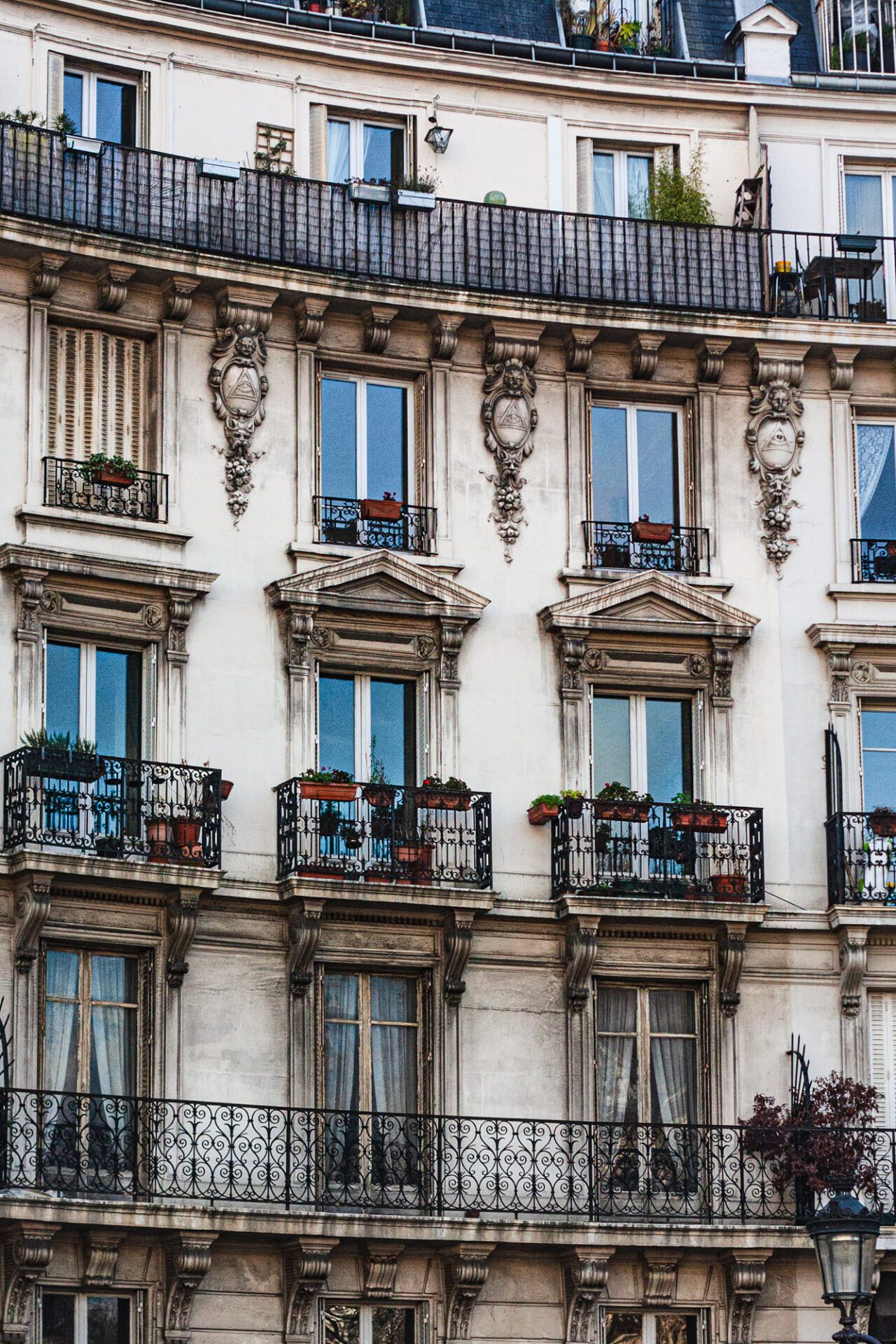 One-day Paris itinerary: Parisian buildings