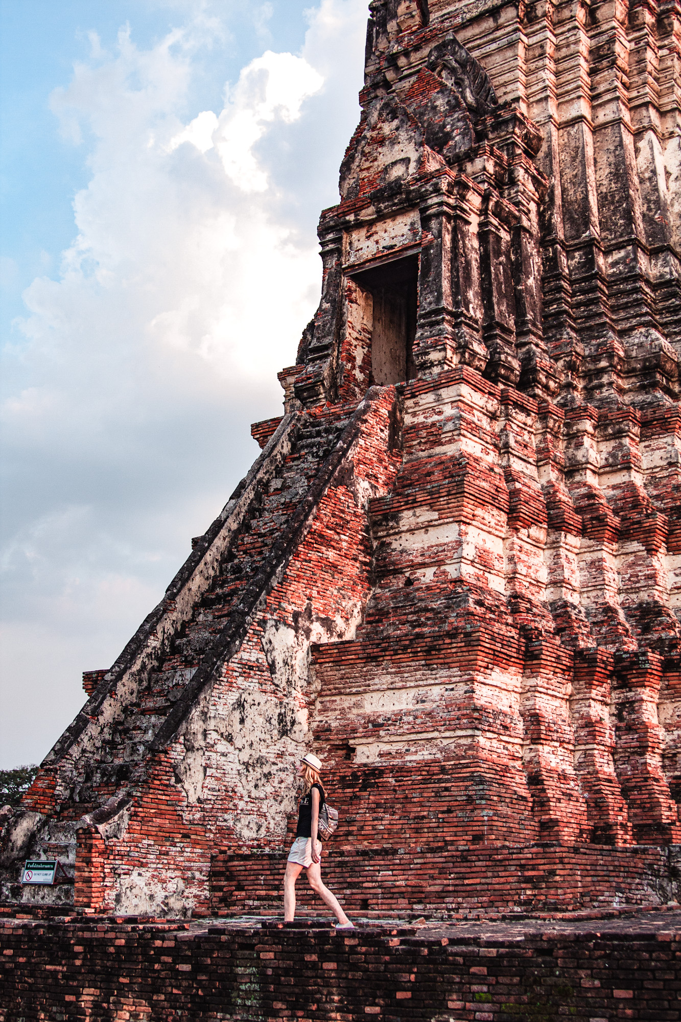 Wat Chaiwatthanaram w Ayutthayi jest szczególnie piękna o zachodzie słońca