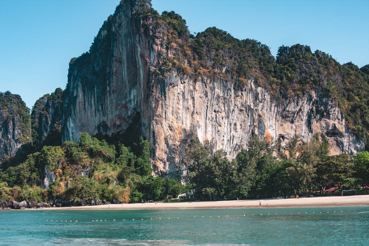 Railay Beach to jedna z najpiękniejszych plaż w Tajlandii