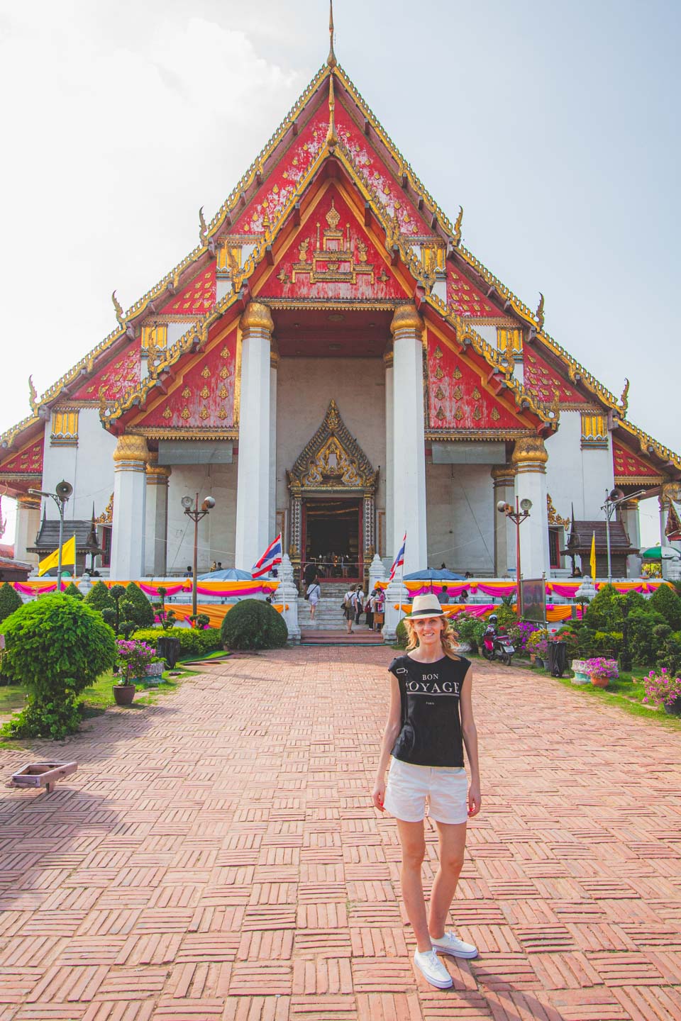 Wat Mongkhon Bophit is home to a stunning bronze Buddha statue