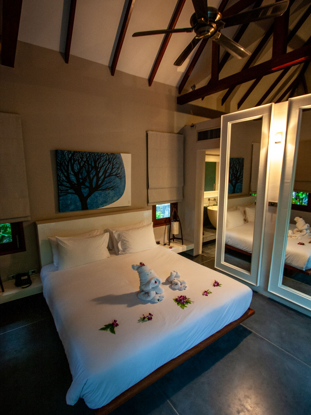 Zara Beach Resort in Lamai offers spacious villas set within a beautiful garden