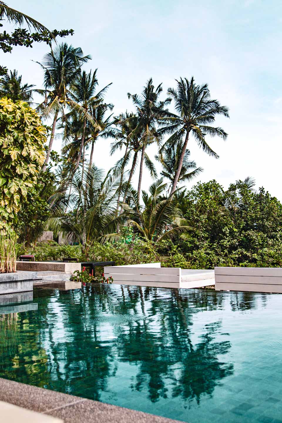 Zara Beach Resort in Lamai is an elegant hotel with an infinity pool and beautiful sea views