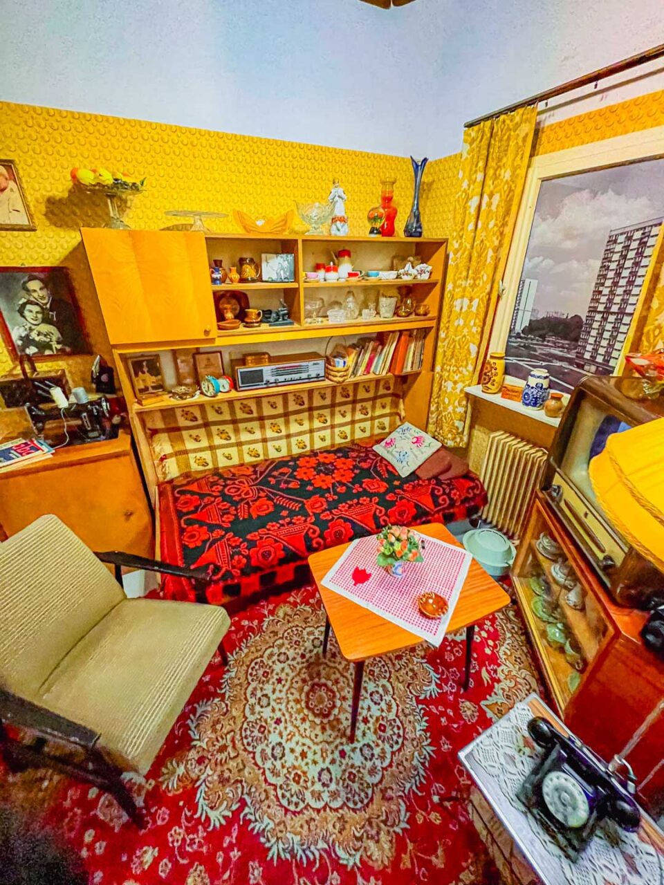 Pokój rodem z PRL-u - ekspozycja w Muzeum Życia w PRL